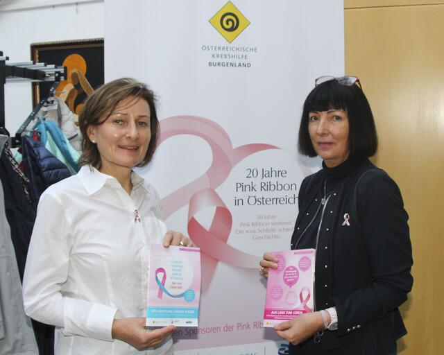 Brustkrebs Burgenland-GF Andrea Konrath und Pink Ribbon-Botschafterin Elisabeth Schranz beim Frühstück in Stadtschlaining, organisiert von Manuela Eberwein und Christa Glösl.