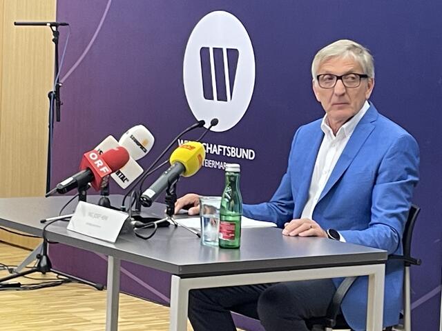 Bei der gestrigen Pressekonferenz war es eher noch Katerstimmung, heute ist Josef Herk schon wieder entspannter. | Foto: Regionalmedien Steiermark
