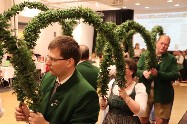 Die Mitglieder steuern auf die Reifkrone zu