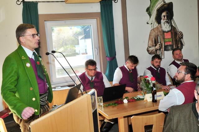 Bei der Jahreshauptversammlung konnte Hauptmann Christian Holzknecht eine stolze Bilanz ziehen. | Foto: Hassl