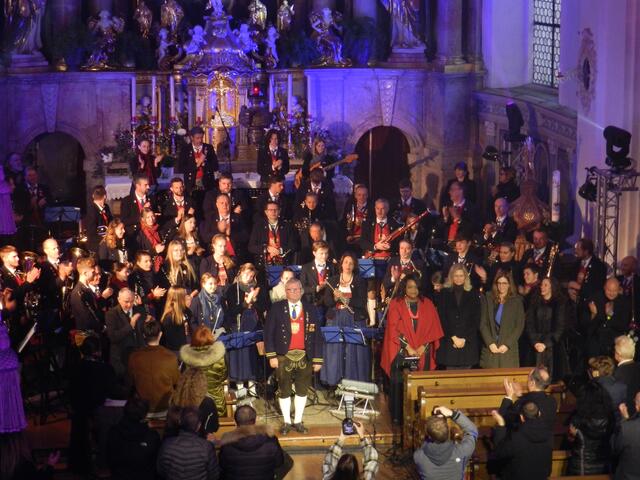 Großen Applaus für die Musikkapelle St. Johann unter Kapellmeister Hermann Ortner und die Solisten gab es nach dem grandiosen „Frühmorgenkonzert“ in der barocken Dekanatspfarrkirche 