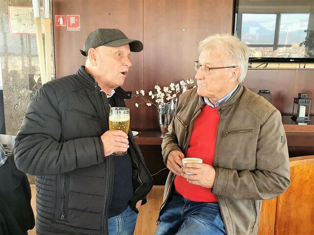 Janko Kulmesch im Gespräch mit Bürgermeister Stefan Visotschnig.