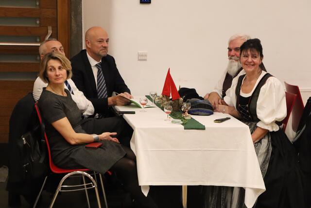 Gäste aus Kroatien waren beim Trachtenball