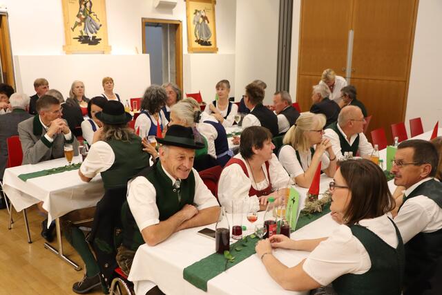 Trachten, so weit das Auge reicht