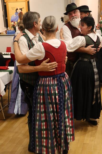 Alles Walzer! beim Trachtenball