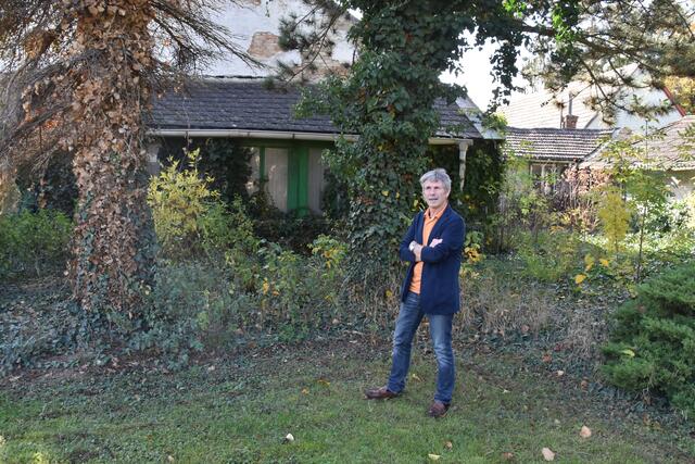 Dieses Haus soll unter Schutz gestellt werden, wundert sich Rudi Wieselthaler. Hier gibt es keinen Keller, keine Dämmung und Schimmel im Haus. | Foto: Karl Pufler
