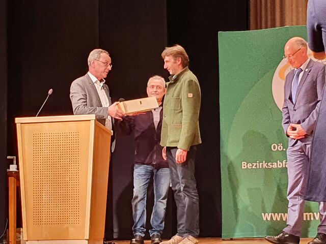 Johann Feßl, Bürgermeister von Edlbach, wurde für seine Aufgabe als Vorsitzender des BAV Kirchdorf von 2015 bis 2021 geehrt.  | Foto: BAV Kirchdorf