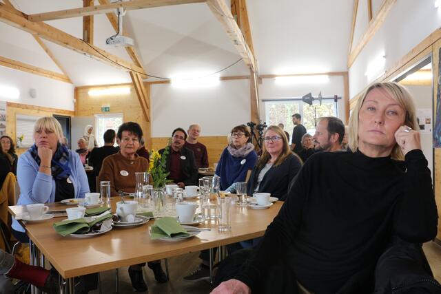 Gut gefüllt war das Haus der Erinnerung beim sonntäglichen Literaturfrühstück. | Foto: Claudia Haunschmied