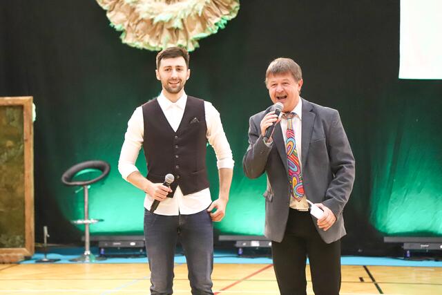 Das Moderatoren-Duo Oliver Kern und Hannes Steinwender führte durch den Abend