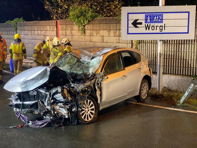 Am frühen Freitagabend sorgte ein 20-jähriger, alkoholisierter Österreicher für einen Verkehrsunfall auf der Lofererstraße in Kirchbichl. | Foto: ZOOM.Tirol