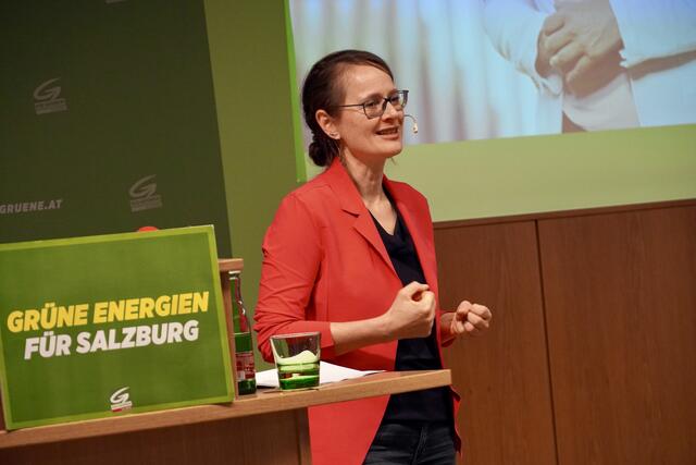 Beim Landesparteitag sagte Martina Berthold: "Wir haben uns an die Liftanlagen und Bergstationen gewöhnt, wir werden uns auch an Windräder gewöhnen." | Foto: Julia Hettegger