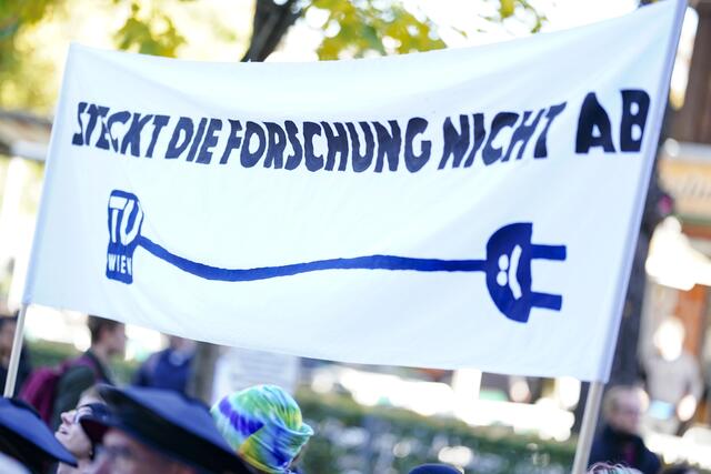 Die TU Wien hat am Montag einen Protest- und Aktionstag unter dem Motto "Uns reicht's" ins Leben gerufen. | Foto:  EVA MANHART / APA / picturedesk.com