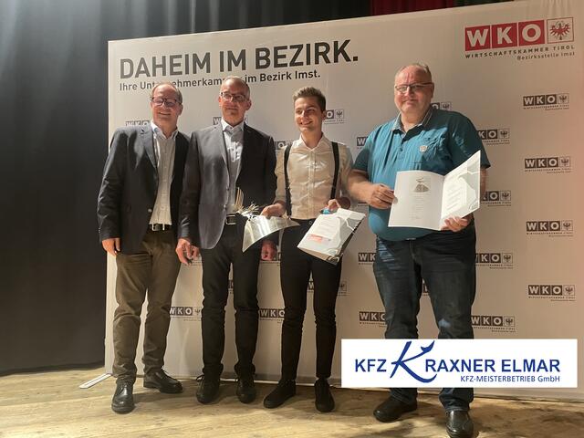 WK-Chef Josef Huber, Bgm.-Vize Herbert Mungenast, Lehrling Andreas Kraxner und Lehrherr Elmar Kraxner. 