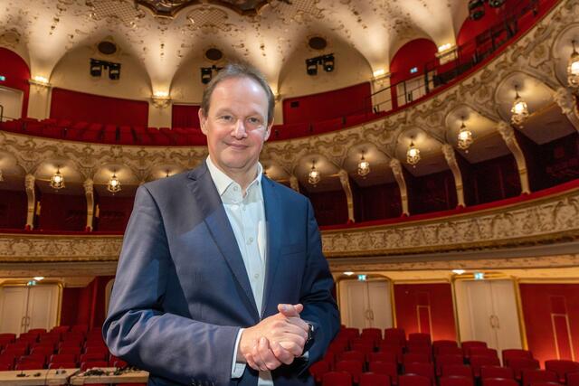 Landestheater-Intendant Carl Philip von Maldeghem: "Wir freuen uns jeden Tag, dass das Publikum seine Freude am Theater nicht verloren hat." | Foto: Neumayr/Leo 