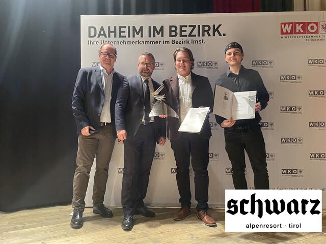 Landessieger: Andreas Frey (Koch im 2. Lehrjahr) mit WK-Chef Josef Huber, Bgm. Martin Kapeller und Manuel Huber.