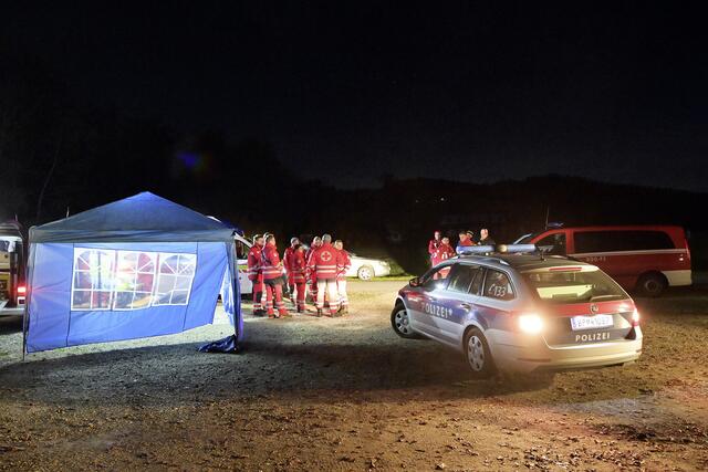 An der Suchaktion waren die Feuerwehr, das Rote Kreuz, die Polizei und Einheiten der Cobra beteiligt. | Foto: Manfred Fesl