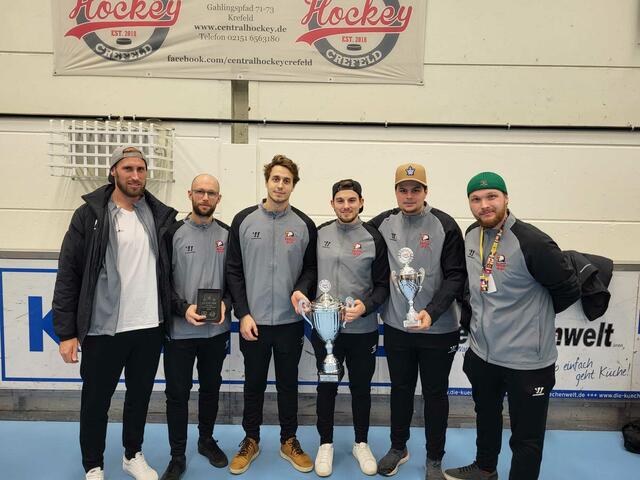 Die Burschen vom ATSE Graz Andreas Meixner, Florian Zeugswetter, Rupert Strohmeier, Cory Krenz, Manuel Pekler und Harald Kofler haben Österreich bei der EM im Skaterhockey vertreten. | Foto: ATSE Graz