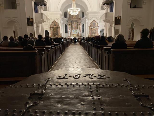 Die gut gefüllte Stadtparrkirche Hallein erlebte das erste Kirchenkonzert des Tennengauer Saxophonorchesters mit einem begeisterten Publikum. | Foto: Martin Schöndorfer, 2022