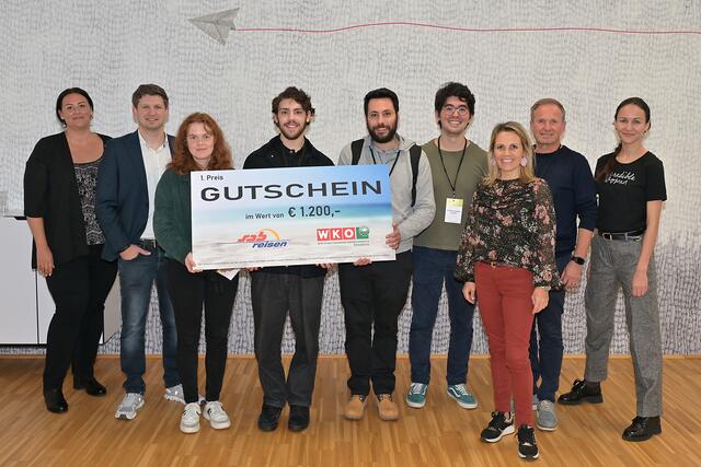 Das Gewinnerteam "MZ-Trips" aus Studierenden der FH Wels – für ihre Ideen zum "Reisebüro der Zukunft" gab es einen Reisegutschein im Wert von 1.200 Euro. | Foto: Wolfgang Kunasz/cityfoto