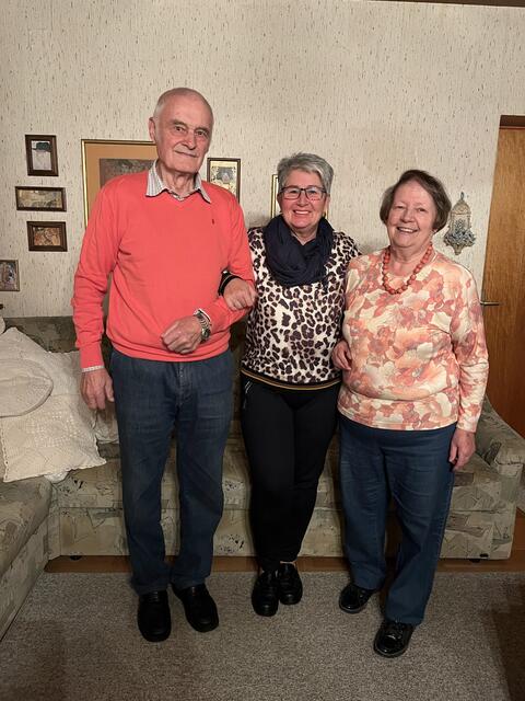 Bürgermeisterin Ulrike Kitzinger (Mitte) mit den Geburtstagskindern | Foto: Gemeinde Sigleß