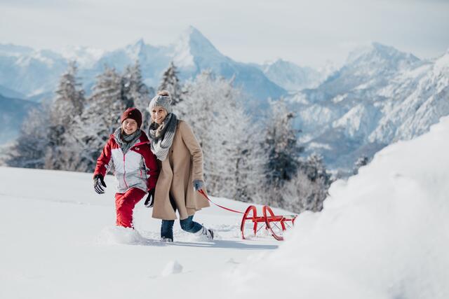 Die Klassiker: eine Schlittenfahrt, Langlaufen oder eine Schneeschuhwanderung zu unternehmen – das alles ist kostenlos möglich. | Foto: SalzburgerLand Tourismus
