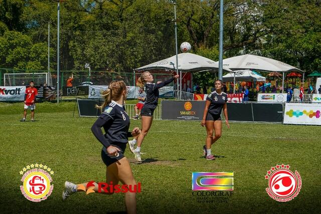 Im Halbfinale gegen die langjährigen Weltpokal-Siegerinnen von Duque de Caxias ging es über die volle Distanz von drei Sätzen und man erreichte mit intelligentem Angriffsspiel das Finale. | Foto: Novo Hamburgo