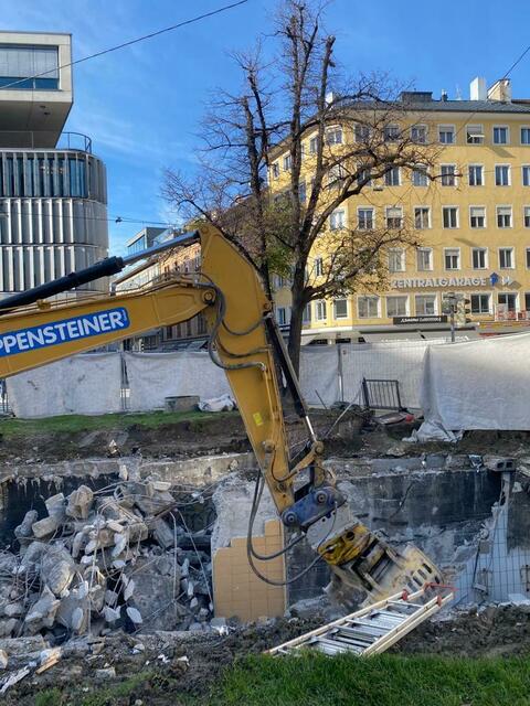 Die Bauarbeiten zur Neugestaltung des Bozner Platzes sind im Gange. | Foto: BezirksBlätter
