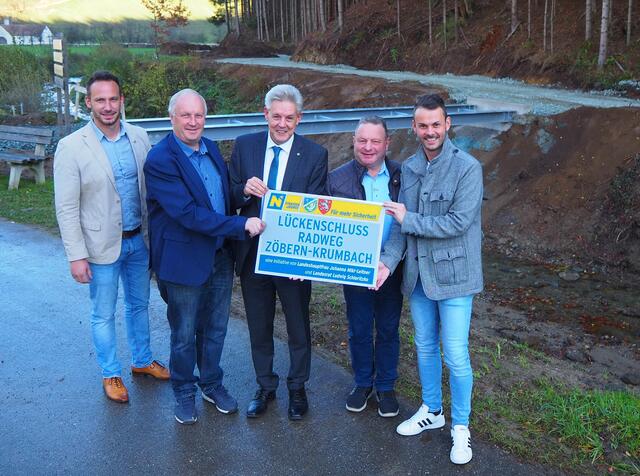 DI Gernot Kampl (Leiter-Stv. der NÖ Straßenbauabteilung Wr. Neustadt), Alfred Schwarz (Vizebgm. von Krumbach), Landtagsabgeordneter Hermann Hauer, Alfred Brandstätter (Bgm. von Zöbern), Christian Stacherl (Bgm. von Krumbach). | Foto: NÖ STD Mühlbachler