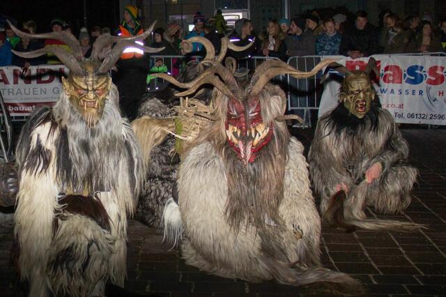 Krampus-Spektakel der Krippenstoana-Bergteifön ab 18 Uhr am Gemeindeplatz Obertraun. | Foto: Maria Gianmoena