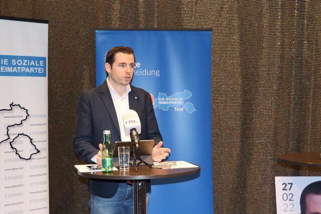 Kufsteins FPÖ-Stadtparteiobmann Christofer Ranzmaier fordert hinsichtlich des geplanten Containerdorfes scharfen Protest auf Kufstein. | Foto: Klausner/BB Archiv