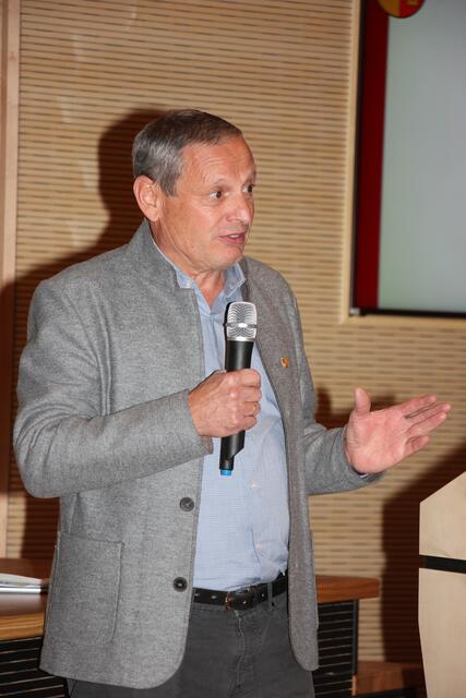Bürgermeister Paul Greiter: "Ich schaue mit sehr viel Zuversicht in die Zukunft und in die kommende Wintersaison." | Foto: Schwarz