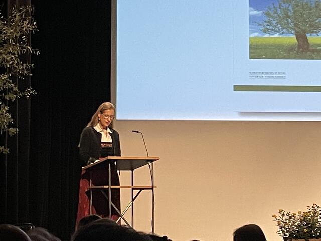 Sieglinde Frohmann startete den Abend mit ihrer Begrüßung. | Foto: BRS/Nöhammer