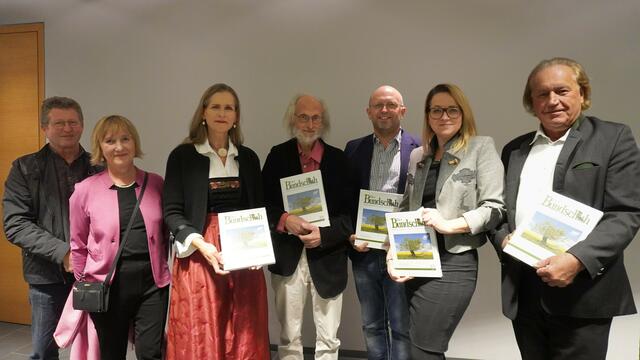 v.l.: Das Redaktionsteam: Wilhelm Mahler, Andrea Geiblinger, Sieglinde Frohmann, Peter Fußl, Richard Jansko, Nicole Mahr, Franz Buchinger | Foto: Museum Innviertler Volkskundehaus