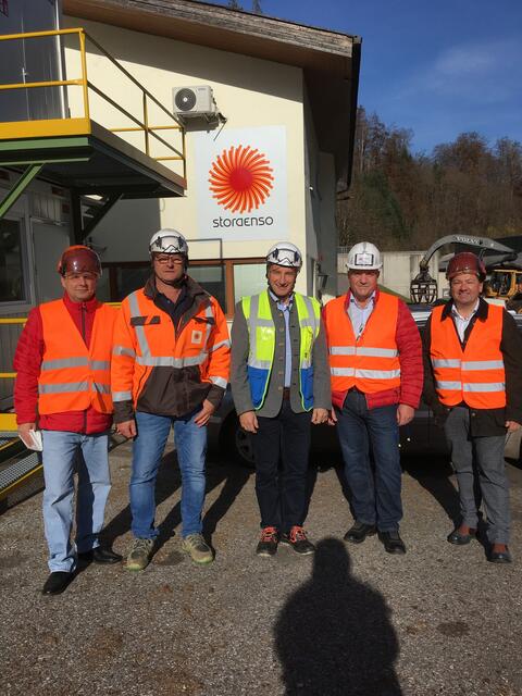 AKNÖ Bezirksstellenleiter Jürgen Binder, Werner Traxler-Weidmann, Stora Enso, Josef Hofbauer, Standortleiter Stora Enso, AK Niederösterreich Präsident und ÖGB NÖ Vorsitzender Markus Wieser, Andreas Hitz Sekretär GBH NÖ (v.l.). | Foto: AKNÖ