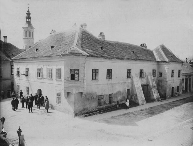 Der Kalender enthält Bilder von historischen Stadtansichten. | Foto: Museumsverein