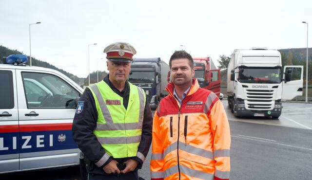 Schwerpunkt von Autobahnpolizei und ASFINAG. Im Bild: Abteilungsinspektor E. Hofer und Autobahnmeister Stefan Hoppel.