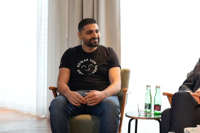 Ziad Rabeh, Teamleiter des Front Office im magdas-Hotel. | Foto: Sophie Brandl
