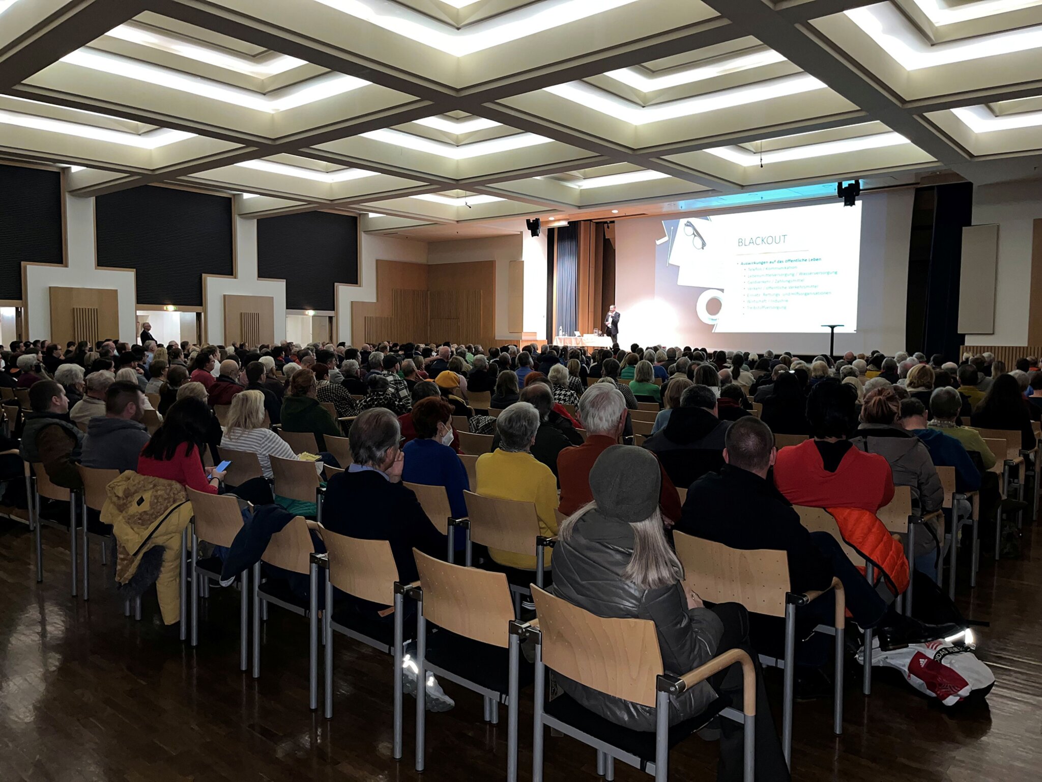 Im Neuen Rathaus Linz: 500 Besucher bei Blackout-Infoabend - Linz