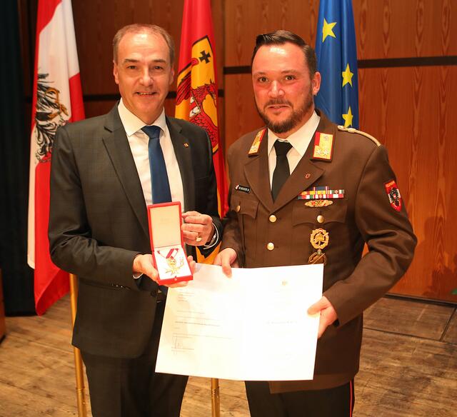 ABI Michael Halwachs aus Pinkafeld wurde mit den Goldenen Verdienstzeichen der Republik Österreich geehrt. | Foto: Landesmedienservice
