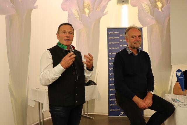 Bgm. Hermann Huber (li.), Geschäftsführer des Alpinarium Galtür, mit Moderator Markus Schermer von der Universität Innsbruck. | Foto: Othmar Kolp