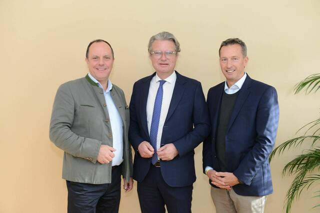 Abgeordneter zum Nationalrat Bürgermeister Christoph Stark, Landeshauptmann Christopher Drexler, Landtagsabgeordneter Bezirksparteiobmann Andreas Kinsky (v. l. n. r.). trafen sich in Gleisdorf. | Foto: ÖVP Stmk.