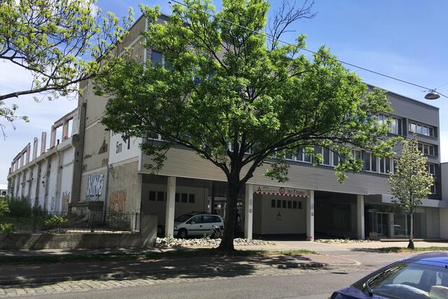In der Nordwestbahnstraße 8-10 befand sich einst eine Produktionshalle für Textilien. | Foto: Brut/KRW