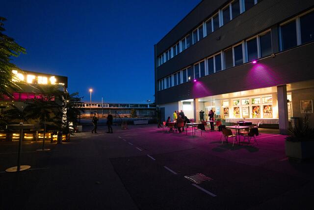 In der Nordwestbahnstraße hat das Brut Wien vorübergehend ein Zuhause gefunden. Hier wird der freien Kunstszene eine Bühne geboten. | Foto: Franzi Kreis