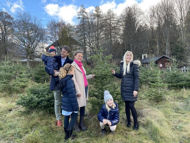 Martin Untermoser mit Familie und Tamara Irsa. | Foto: RegionalMedien Kärnten