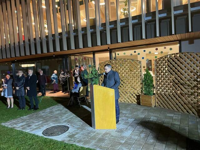 Bürgermeister Johannes Schmid hielt die Laudatio auf den neuen Ehrenbürger. | Foto: Almer