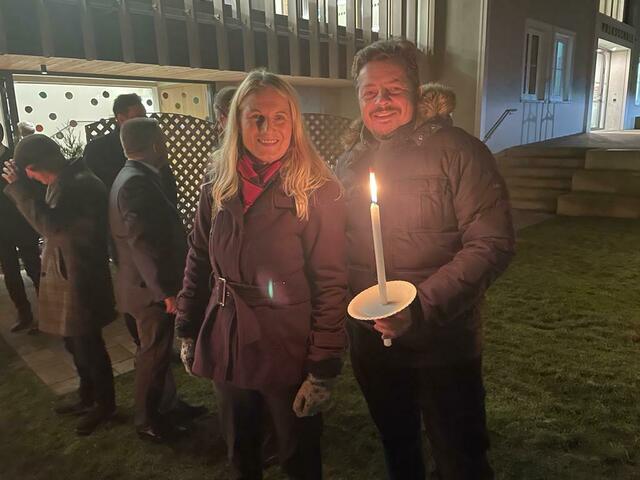 Fackelträger LAbg. Udo Hebesberger mit Bundesrätin Elisabeth Grossmann | Foto: Almer