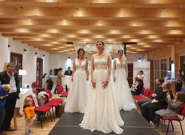 Wunderschöne Kleider | Foto: Erika Kollmann-Till 