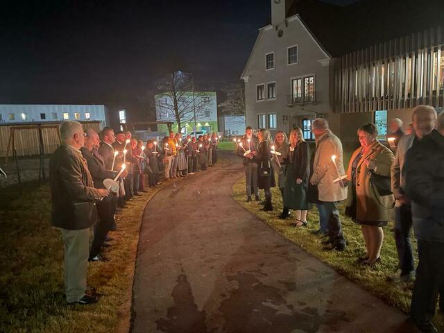 Mit einem Fackelspalier wurde Engelbert Köppel in Rosental empfangen. | Foto: Almer
