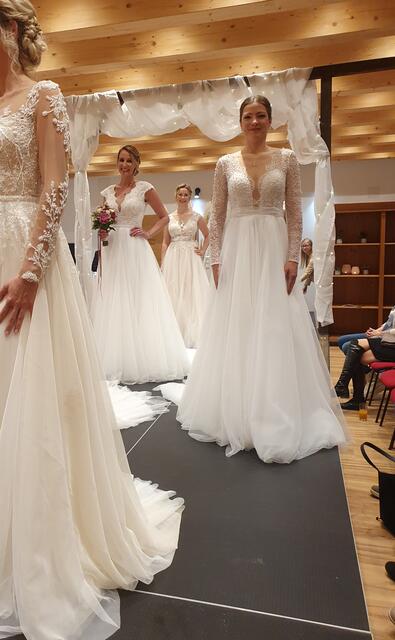 Überall Bräute, ausgestattet vom Atelier Brautgefühl in St. Pölten. | Foto: Erika Kollmann-Till 