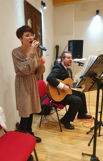 Weddingplanerin Nicole Kern singt mit ganz viel Gefühl. | Foto: Erika Kollmann-Till 
